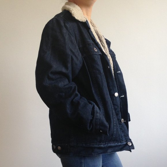Levi's - Sherpa Trucker Denim Jean Jacket - Picture 6 of 16